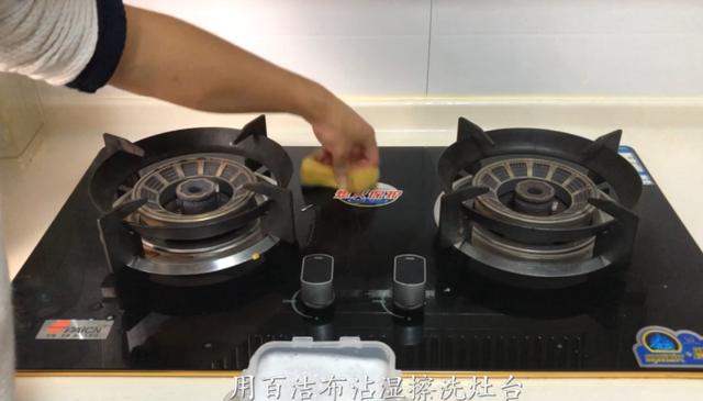 油烟机上的油渍太难清洗?试试这个万能清洁剂,油烟机彻底清洁!