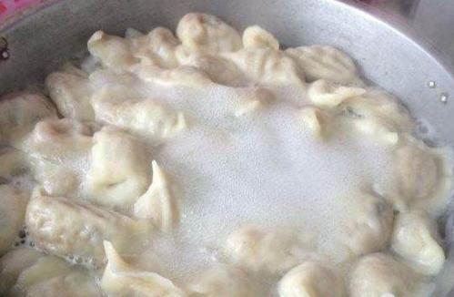 大年三十吃饺子,到底吃饺子有哪些好处?光头佬来给你扒一扒……