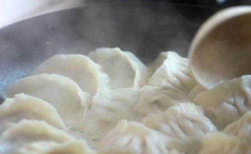 大年三十吃饺子,到底吃饺子有哪些好处?光头佬来给你扒一扒……