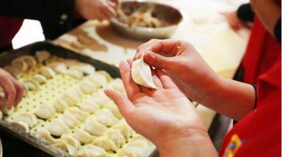 大年三十吃饺子,到底吃饺子有哪些好处?光头佬来给你扒一扒……