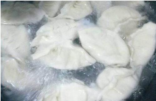 大年三十吃饺子,到底吃饺子有哪些好处?光头佬来给你扒一扒……