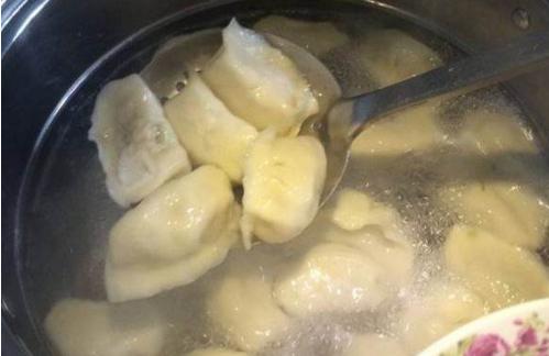 大年三十吃饺子,到底吃饺子有哪些好处?光头佬来给你扒一扒……
