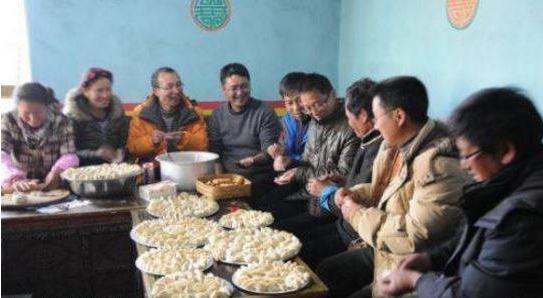 大年三十吃饺子,到底吃饺子有哪些好处?光头佬来给你扒一扒……