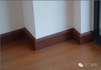 装修常用4种踢脚线实木最贵每米20元起,买了要这样装才不浪费