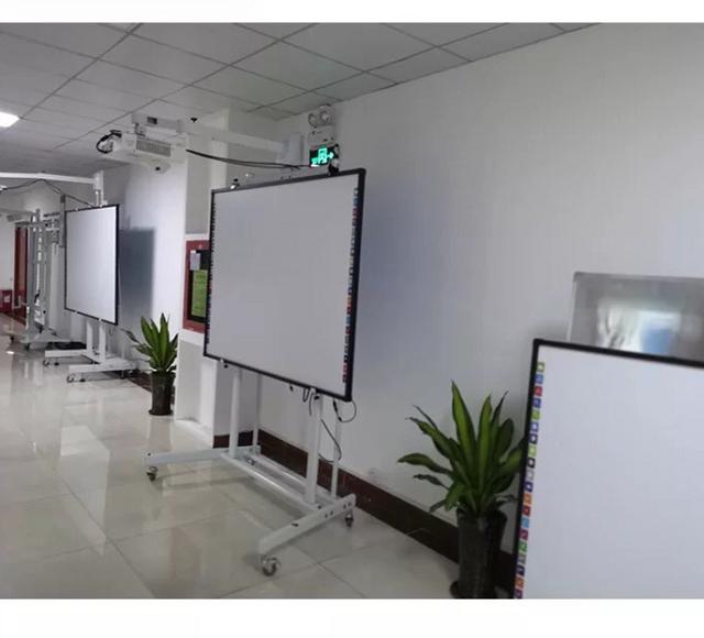 学校利用电子白板方案,帮助老师实现新型教学优势