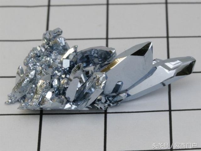 地球上最硬十大物质,金刚石仅排第三,第一硬度是钢的200多倍!