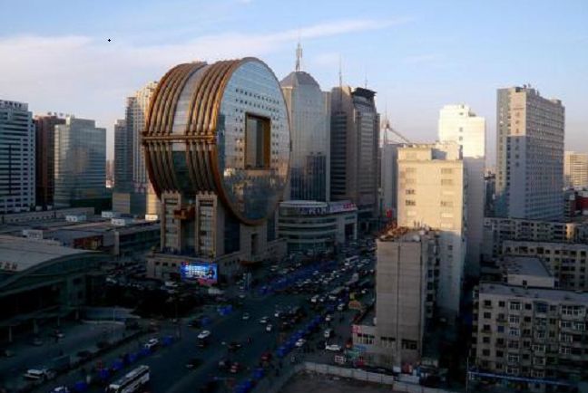 沈阳方圆大厦曾经获得"世界上最具创意性和革命性的完美建筑"的美誉