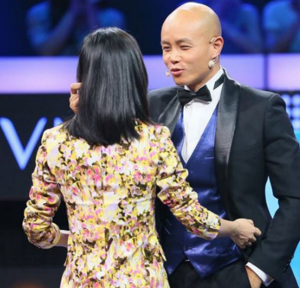 乐嘉曾强拥谢娜入怀索吻遭拒了吗