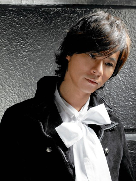 收录于王力宏《盖世英雄》专辑,由曹轩宾作曲及编曲,王力宏众多粉丝